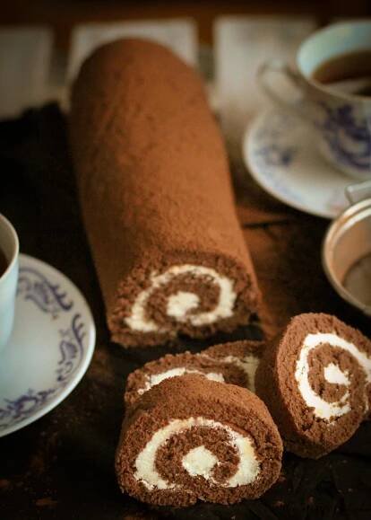 Kakaová roláda s krémom z bielej čokolády - The Story of a Cake