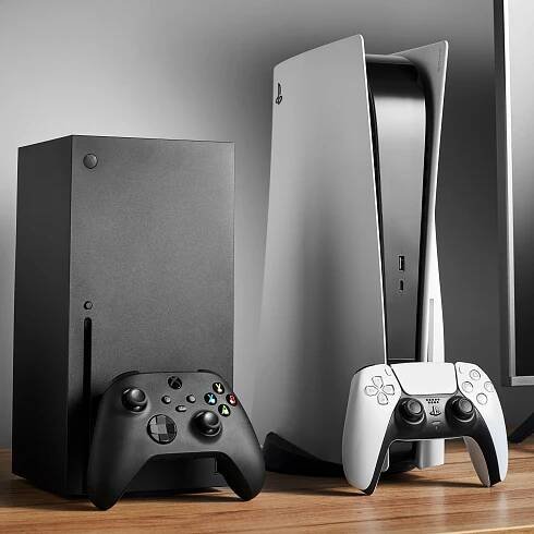 PlayStation 5 vs. Xbox Series X: Which is Best, 1 Year Later?(2021)