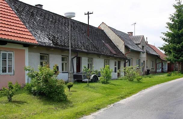 Soubor:Rožďalovice, U Fary str.jpg