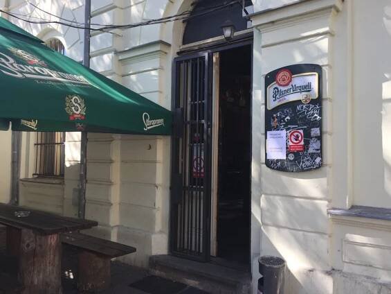 Konečná, zavíráme! Legendární dejvické nádražce hrozí zánik, pivo tu točila i Bohdalová