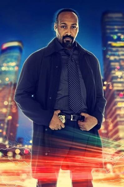 det. Joe West (Jesse L. Martin)