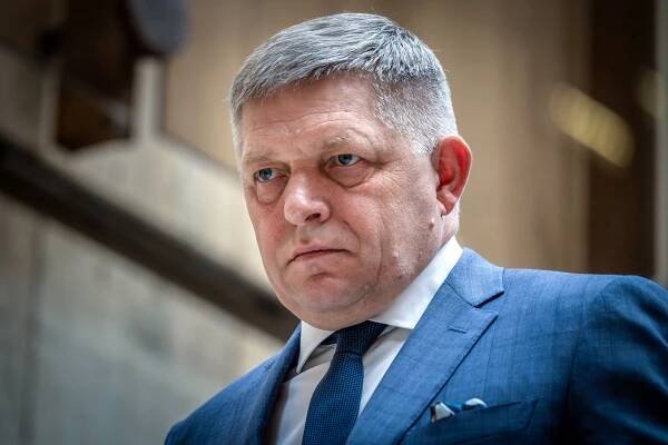 Robert Fico v očích Čechů ztělesňuje nejen Gustáva Husáka, ale už i Jozefa Tisa