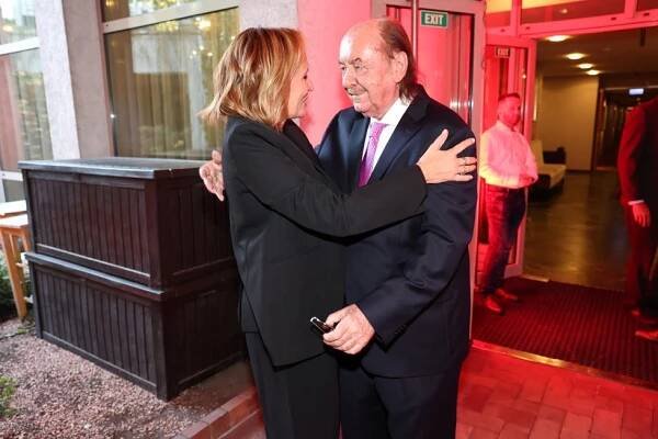 František Janeček slavil »80«: Zástupy slavných gratulantů a hory darů!