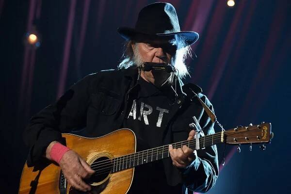 Neil Young Launches Love Earth 2025 Tour: Set List, Video