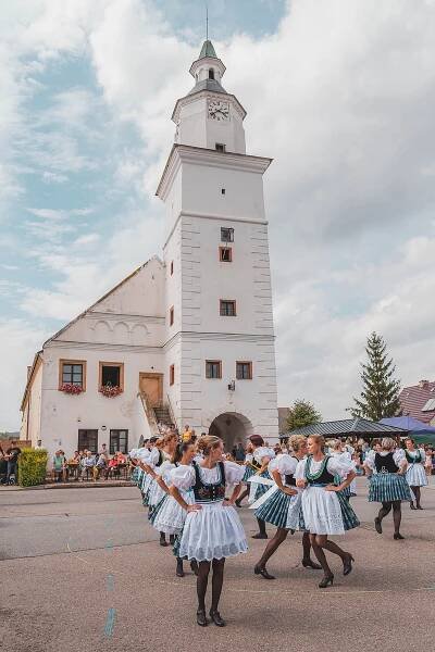 Zavádění v dešti a sedm tanců. Olbramovice si užily babské hody