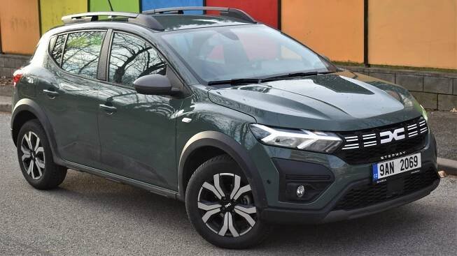 Test Sandera Stepway: Nové logo a motor povznášejí malou Dacii o level výše