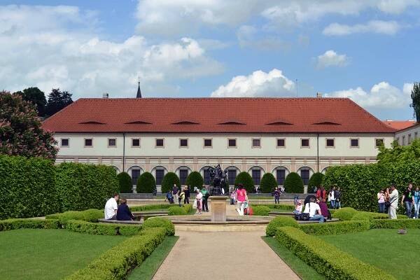 Soubor:Praha, Malá Strana, Valdštejnská jízdárna 01.JPG – Wikipedie