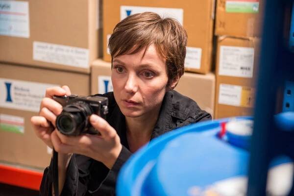 Gift - Z filmu - Julia Koschitz