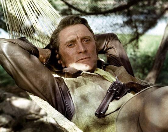 Legenda Kirk Douglas slaví sté narozeniny. Pamatuje zlatou éru Hollywoodu a prezidenta Wilsona