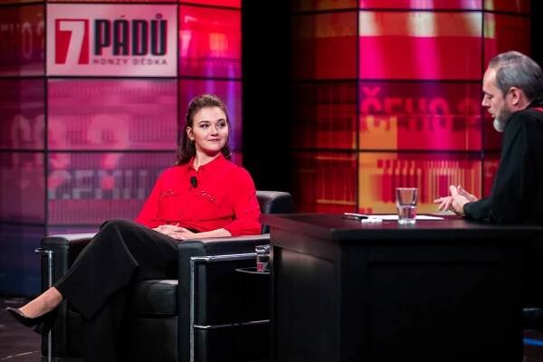 Veronika Divišová si zahrála například v seriálu Modrý kód, a to dceru Saši Rašilova.