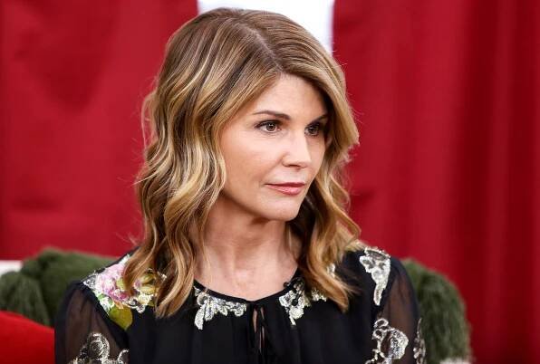 Lori Loughlin Courtroom Sketch After College Admissions Scam: Pic