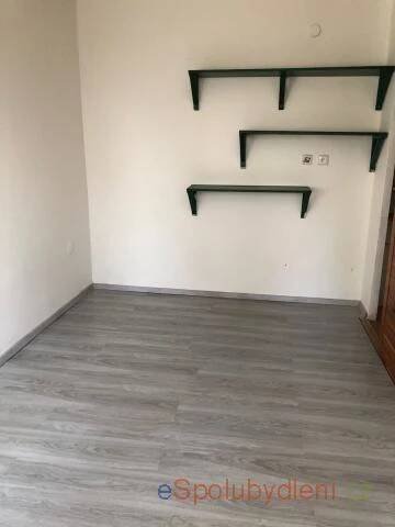 Nabízím místo/pokoj Hradec Králové, , 6.100Kč/měsíc/(osobu)