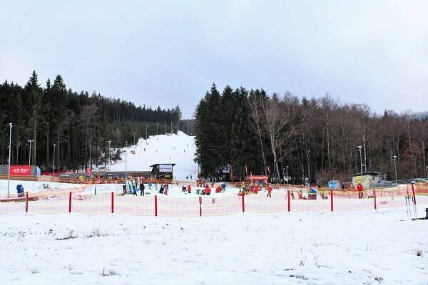Zimní radovánky a recyklované sporty. Sezóna na Ještědu je v plném proudu