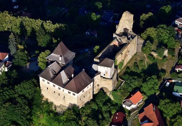 Lipnice nad Sázavou - zamek - Architektura średniowiecza i starożytności