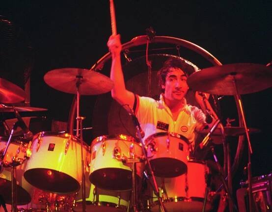 Soubor:Keith Moon 4 - The Who - 1975.jpg – Wikipedie
