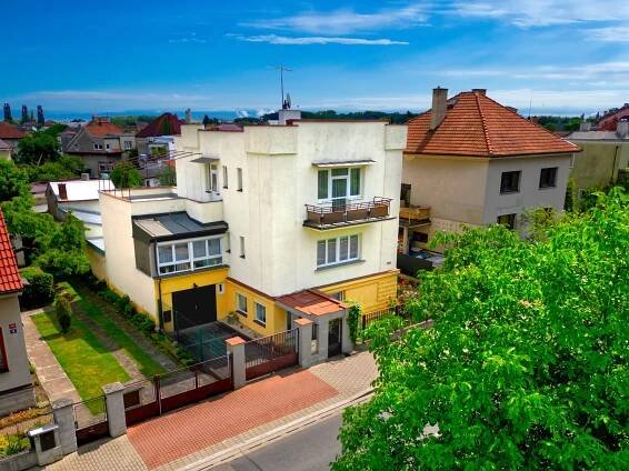 PRODÁNO – Prvorepubliková vila s okrasnou zahradou, 874m2, Poděbrady - Next Reality Exclusive