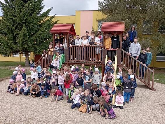 Deváťáci v MŠ – Mateřská škola Ostrožská Nová Ves