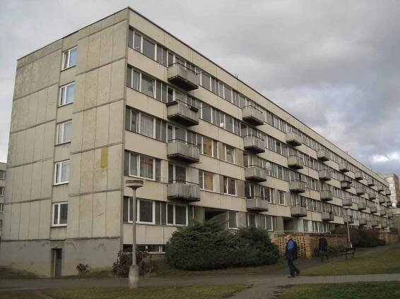 Stát chce lidem pomoci s bydlením. Zákon projde vládou příští rok, řekl Fiala