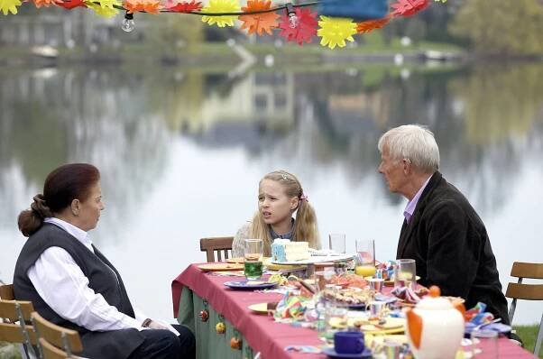 In aller Freundschaft - Vertrauen - Z filmu - Ursula Karusseit, Ella Zirzow, Rolf Becker