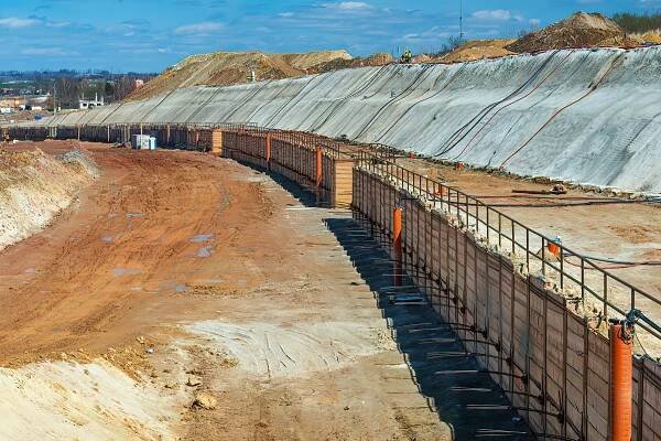 Tunel Pohůrka na dálnici D3 na obchvatu Českých Budějovic