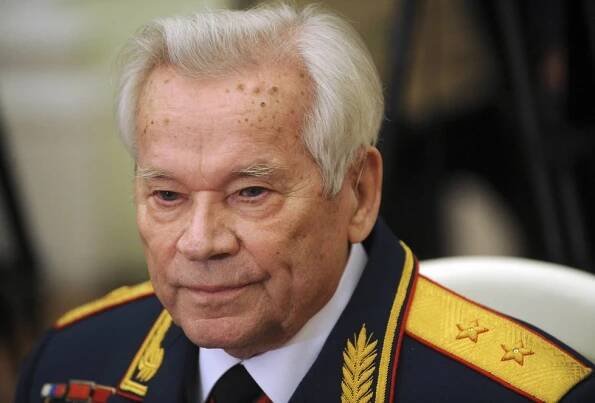 Zemřel Kalašnikov: Otec legendární sovětské pušky AK-47