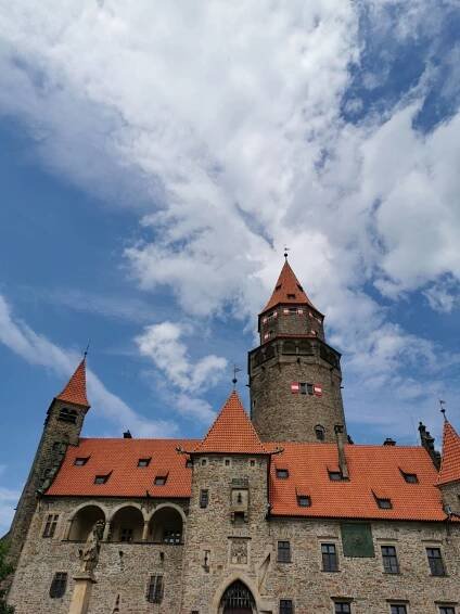 Školní výlet 6. a 7. ročníku - Javoříčské jeskyně a Státní hrad Bouzov - ZŠ a MŠ Čelechovice na Hané