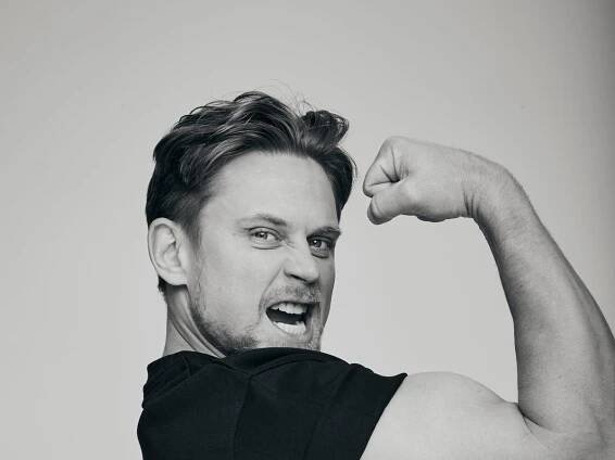 How Billy Magnussen Became TV’s Best Fake Superhero on The Franchise