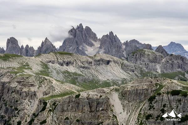 Ikonické dolomitské věže Tre Cime di Lavaredo ze všech světových stran | Horama
