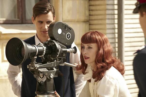 Blíže k Měsíci - Z filmu - Harry Lloyd, Vera Farmiga