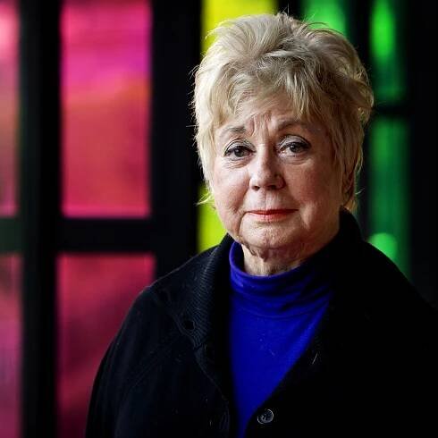Ingeborg Elzevier (1936-2025) gaf met haar droogkomische spel een fraaie invulling aan menselijk ongemak