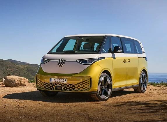 Nová auta pro začátek roku 2023: Bude Renault Austral, Peugeot 408 i několik MG