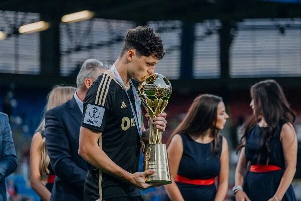 Sparta slaví po čtyřech letech. Výhru v MOL Cupu vystřelil Birmančević | FOTBAL.CZ