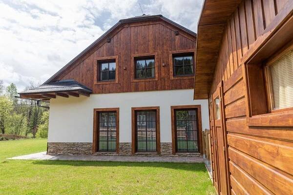 pohled ze zahrady - chalupa k pron�jmu