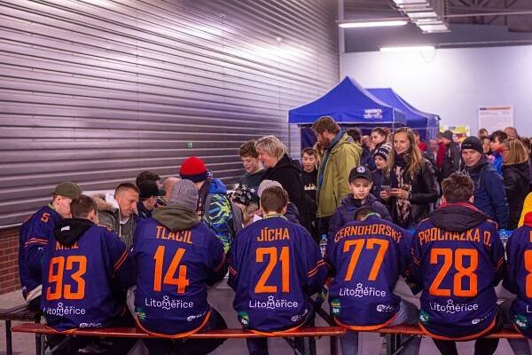 Návštěva u starosty i autogramiáda pro fanoušky. Stadion se rozloučil s uplynulou sezonou | HC Stadion Litoměřice