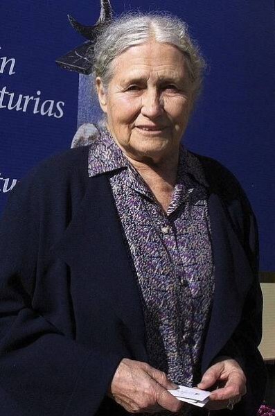 Feministka Lessingová má Nobelovu cenu za literaturu