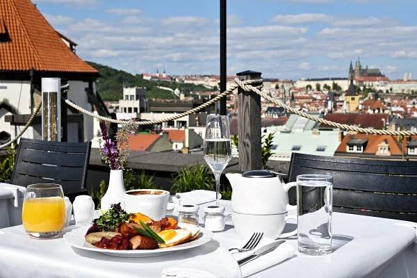 Pytloun Sky Bar & Restaurant Prague: voucher v hodnotě 1000-2000 Kč na drinky i jídlo