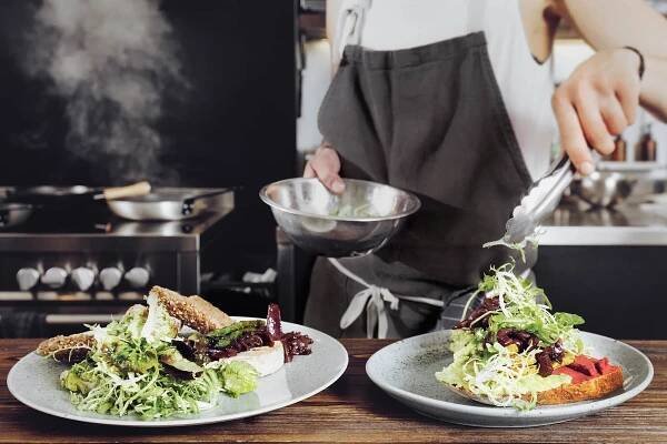 Olomouc jako centrum špičkové gastronomie. U náměstí otevřel nový podnik s ohněm