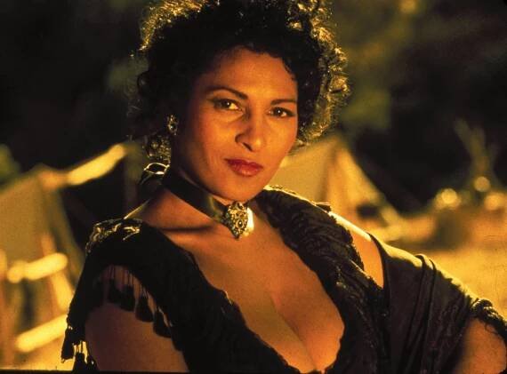 Banda: Pomsta Jessieho Leea - Promo - Pam Grier