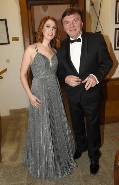 Manželia Monika a Pavel Trávníčkovci na zámku...