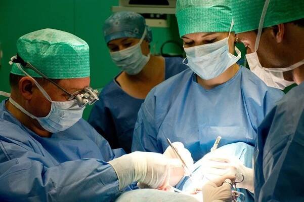 Všeobecná nebo perioperační sestra na operační sál ORL kliniky 3. LF UK a ÚVN