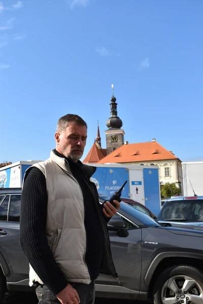 PODÍVEJTE SE: Ve Velvarech zakotvili filmaři, točí zde nový komediální seriál