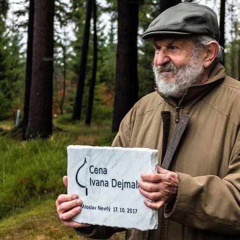 Spisovatel a přírodovědec Miloslav Nevrlý obdržel Cenu Ivana Dejmala