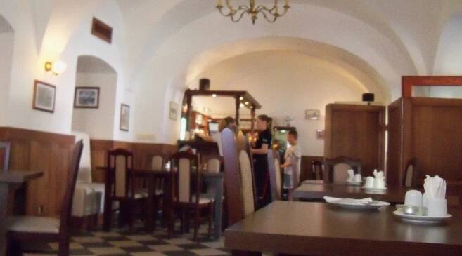 Empthy restaurant