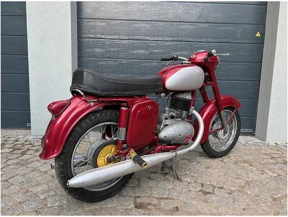 Motocykl Jawa 250 (vývozní) - Atelier Fiala
