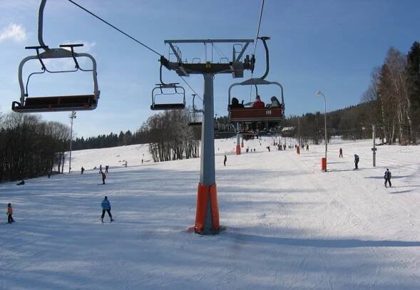Návštěvnost skiareálů na východě Čech byla o víkendu průměrná