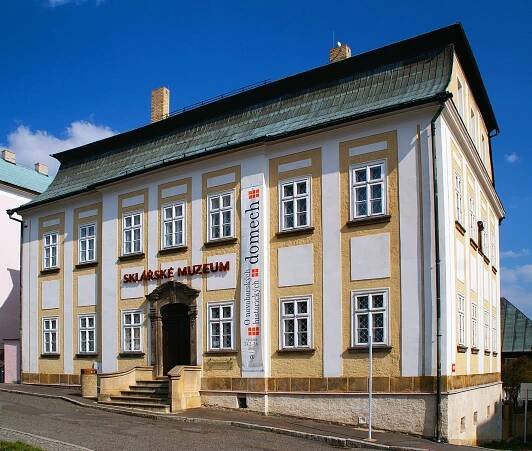 Soubor:Nový Bor (CL), sklářské muzeum.jpg – Wikipedie
