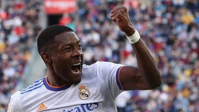 Real v El Clásicu vyloupil Barcelonu a v lize je druhý