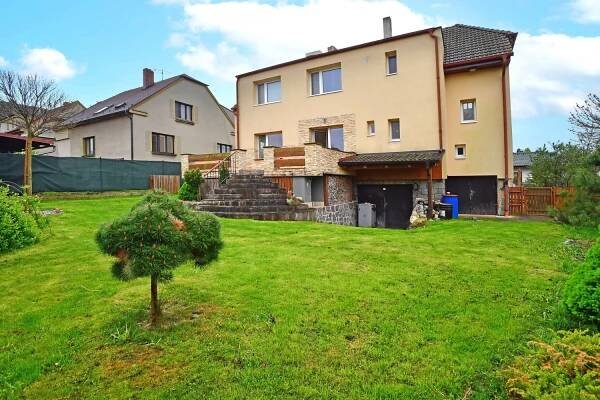 DVOUGENERAČNÍ DŮM VLAŠIM - Reality Trojanová Irena | realitní makléř Praha a okolí 