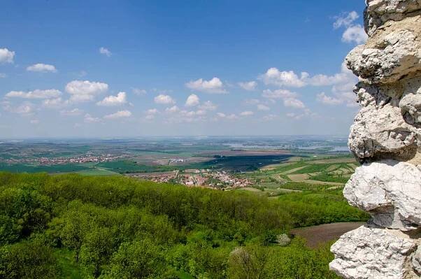 Sirotčí hrádek - dominanta Pavlovských vrchů, Klentnice | Regiontourist.cz