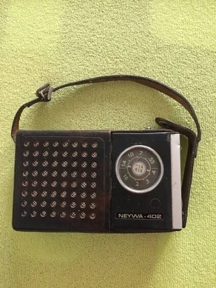 Hudební nosič černý Retro tranzistor